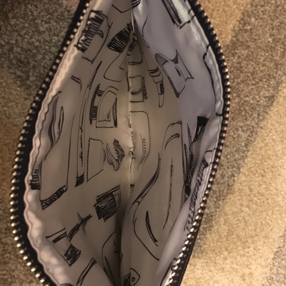 NEW Pouch - Picture 3 of 3